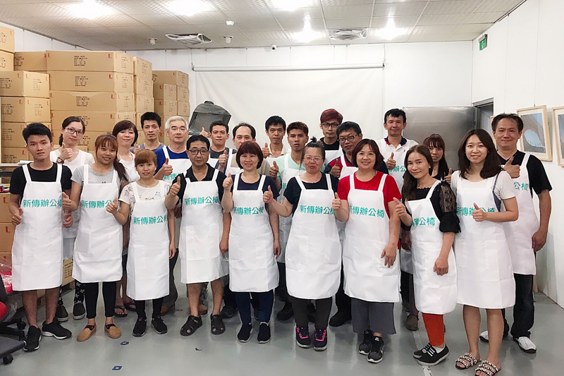 新傳辦公椅制服照