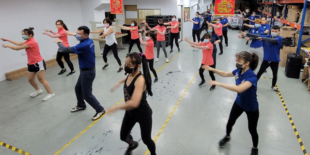 敬祝 新春快樂 虎虎生風 業績長紅 身體健康 闔家平安 