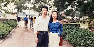 紀尚德董事長與夫人年輕合影
